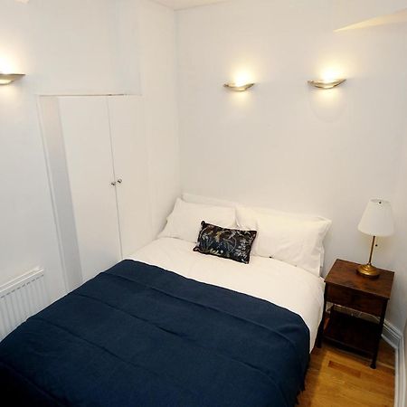 Cozy Retreat By Aresti Hotels London Exteriör bild