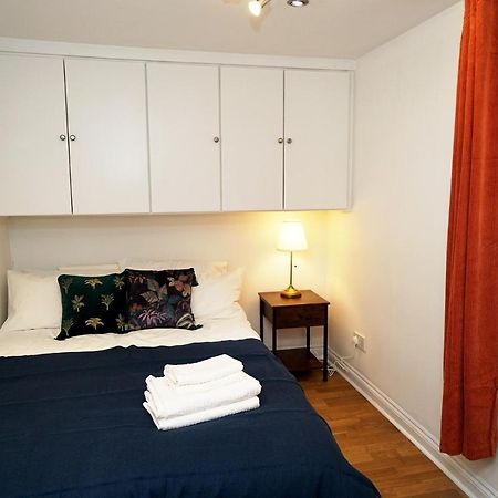 Cozy Retreat By Aresti Hotels London Exteriör bild
