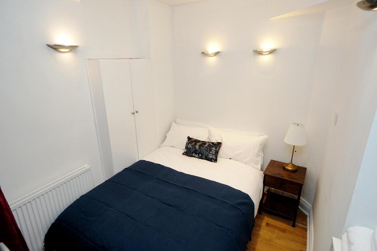 Cozy Retreat By Aresti Hotels London Exteriör bild