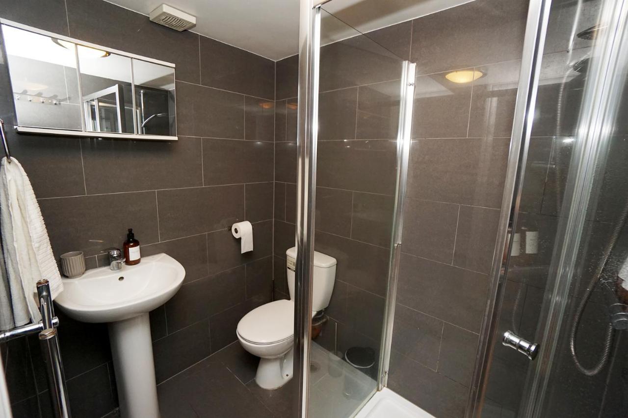 Cozy Retreat By Aresti Hotels London Exteriör bild