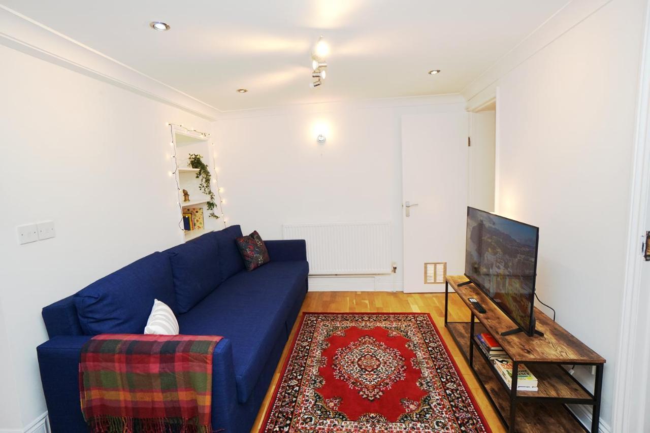 Cozy Retreat By Aresti Hotels London Exteriör bild